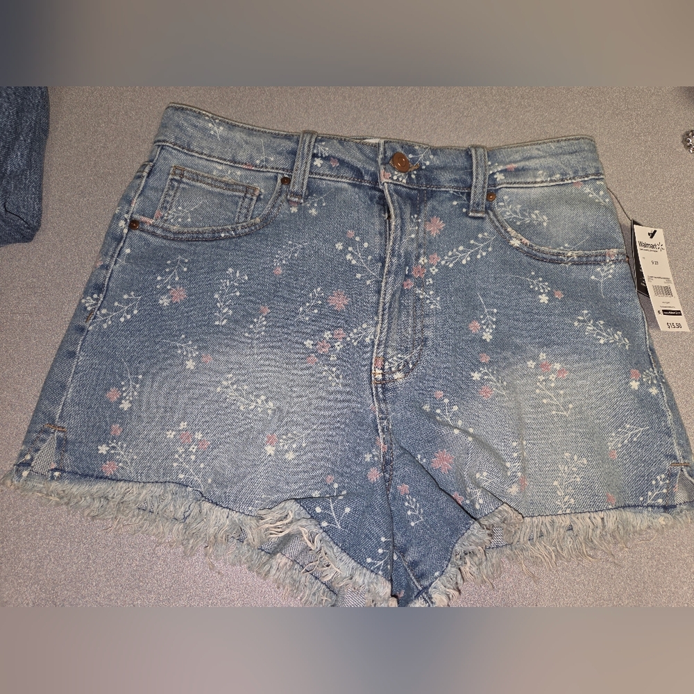 Nwt Celebrity Pink Floral Denim Shorts